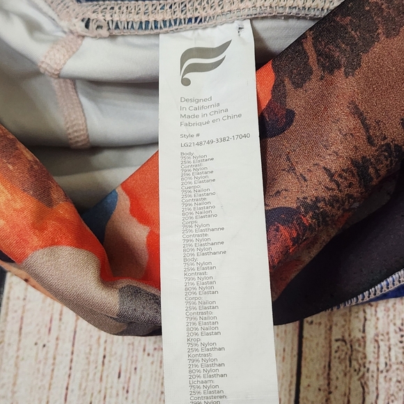 Fabletics Anywhere High Waist Leggings 7/8 Water Color Blue Orange Key Pocket M - Picture 7 of 7